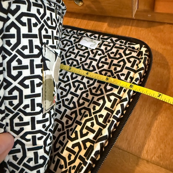 eReader case Vera Bradley Quilted Floral Cover in Yellow and Black - Picture 10 of 15